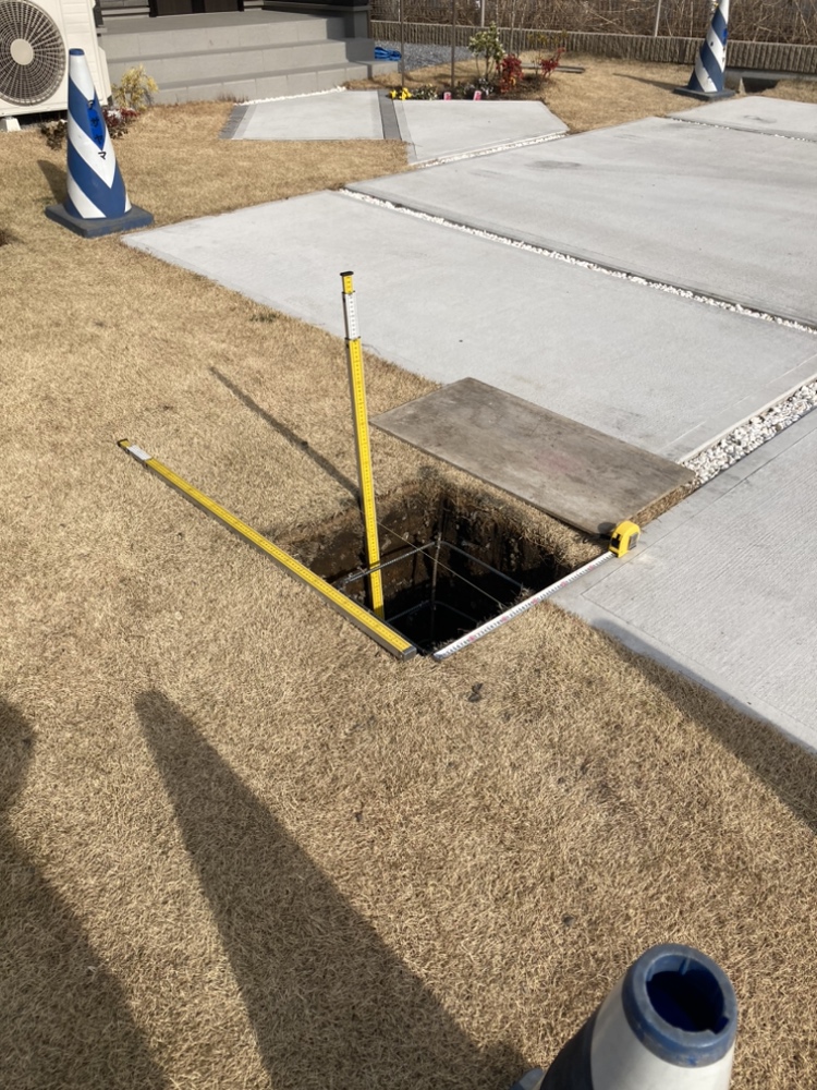 設計事務所さんの立ち合いでカーポート建築確認申請の配筋・基礎の確認です。