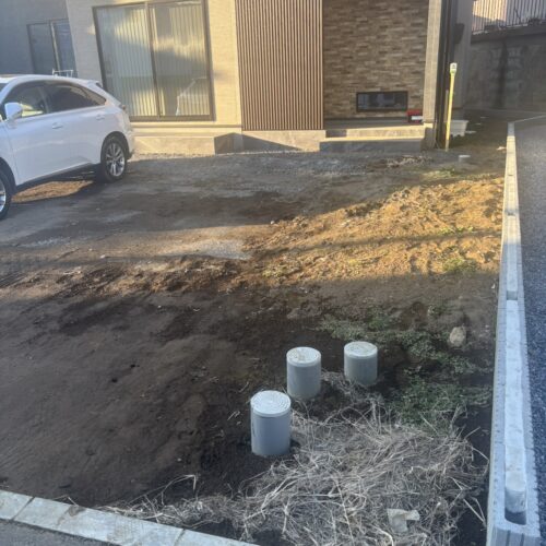 工事着工前のご近隣へのご挨拶にお伺いさせて頂きました。お待たせ致しました外構工事着工となります。