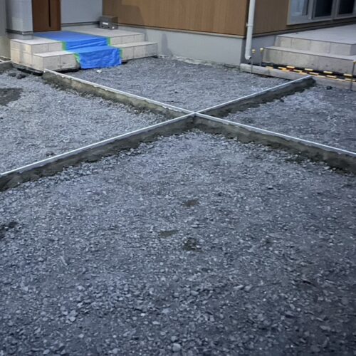 駐車場の見切りエキスパンタイの設置となります。