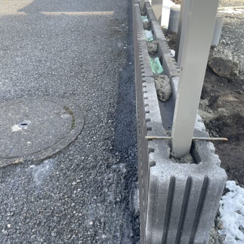 境界北側の舗装復旧を完了しました。