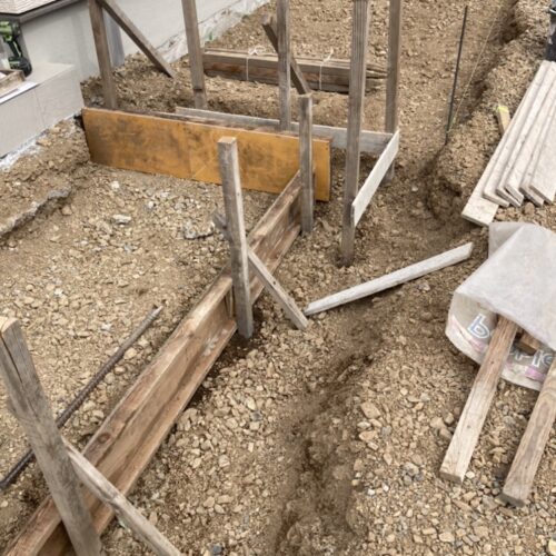 タイル階段の下地コンクリートの型枠組みです。