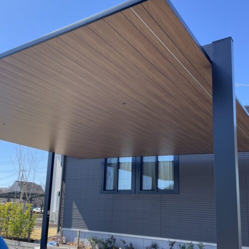 カーポートSCの屋根張り完了となります。