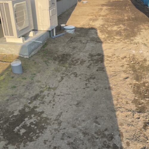 本日は工事着工前のご近隣へのご挨拶にお伺いさせて頂きました。お待たせ致しました外構工事着工となります。