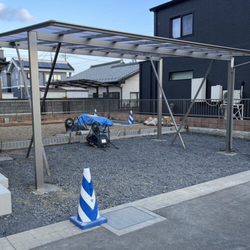 カーポート設置の施工状況です。