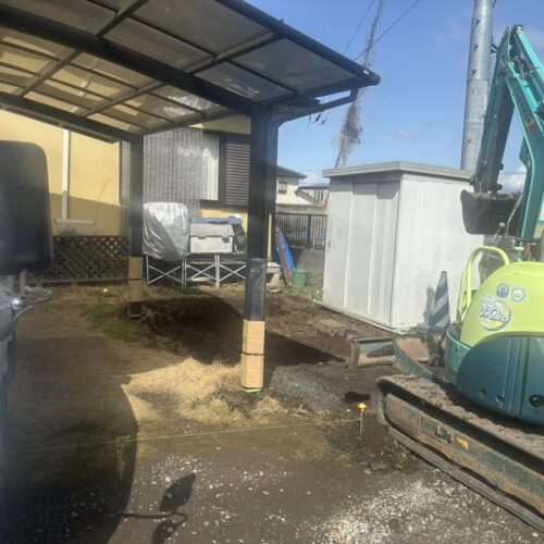 カーポート駐車場部分の掘削作業開始となります。