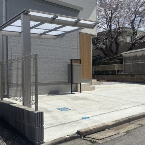 駐車場部分の土間コンクリートの養生完了となります。お車を入れて頂いて大丈夫です。駐車場をご使用ください。ありがとうございました。