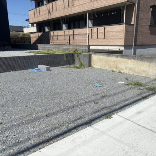 物置きの設置作業となります。本日は作業開始前の資材の搬入作業となります。お待たせ致しました物置きの設置作業となります。