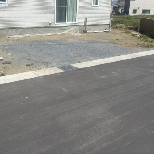 本日は工事着工前のご近隣へのご挨拶にお伺いをさせて頂きました。お待たせ致しました外構工事着工となります。