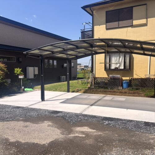 カーポート駐車場の土間コンクリートの養生完了となります。お車を入れて頂いて大丈夫です。駐車場をご使用ください。ありがとうございました。