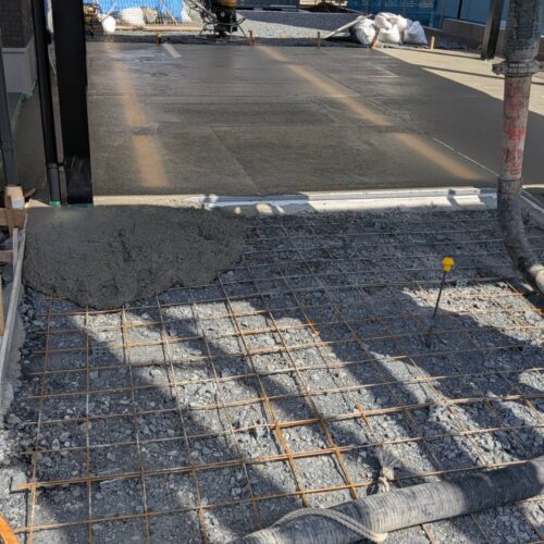 駐車場土間コンクリート打設です。