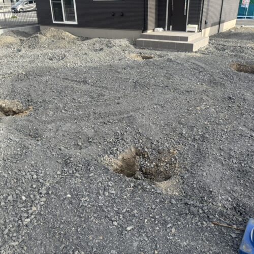 カーポートの柱部分の掘削作業となります。