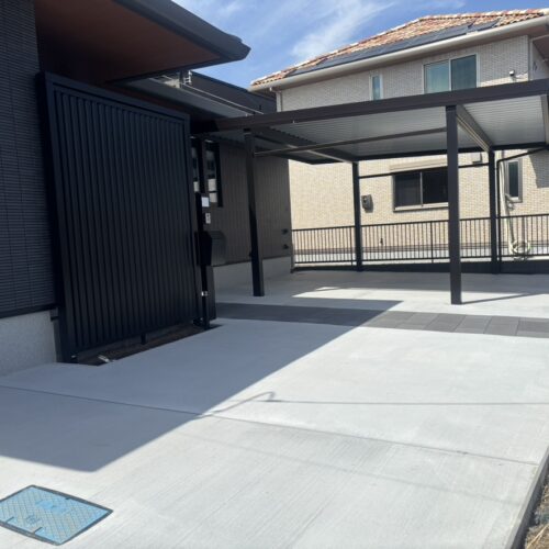 駐車場のコンクリートの養生が完了となりました。お車を入れて頂いて大丈夫です。駐車場をご使用ください。ありがとうございました。