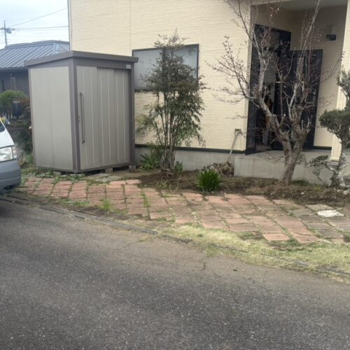 本日は工事着工前のご近隣へのご挨拶にお伺いをさせて頂きました。お待たせ致しました外構改修駐車場の増設工事着工となります。