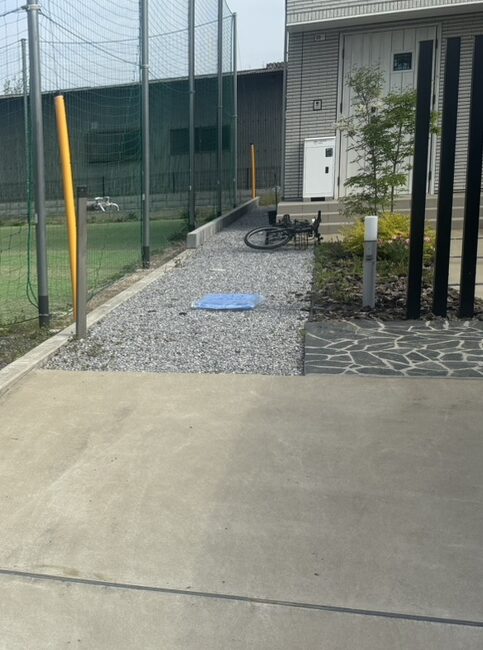 サイクルポートの設置作業となります。本日は資材材料等の搬入を致しまして明日からサイクルポートの設置作業となります。よろしくお願い致します。