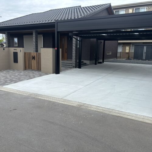 駐車場の土間コンクリートの養生完了となります。シャッターの調整作業を手配して間もなく作業完了です。