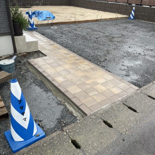 本日は雨のため工事作業は休工となります。