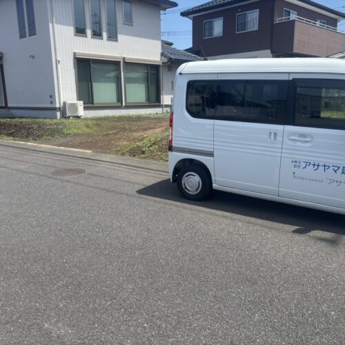 本日は工事着工前のご近隣へのご挨拶にお伺いをさせて頂きました。お待たせ致しました外構工事着工となりま