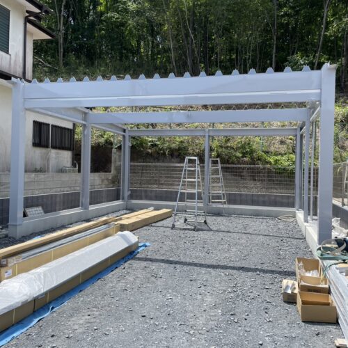 本日は倉庫ガレージの組み立て作業となります。