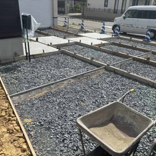 駐車場の型枠組み作業も完了しまして土間コンクリートの打設準備となります。