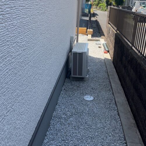 6号砕石敷きです。
