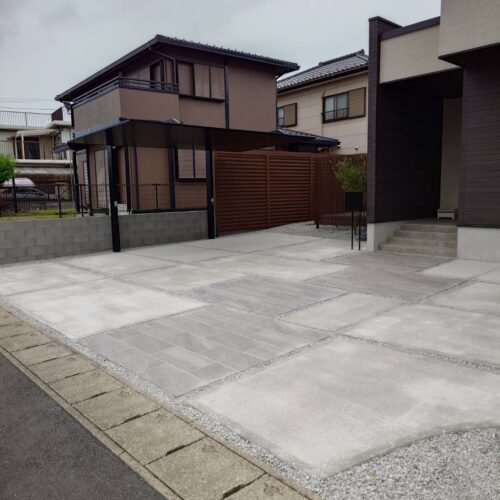 駐車場の土間コンクリートの養生も終わりまして工事完了となります。ありがとうございました。