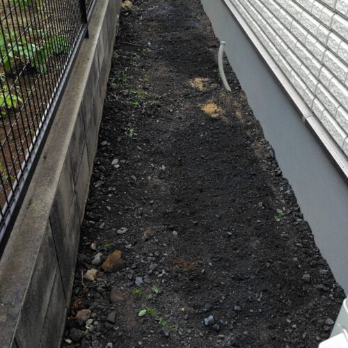 本日より工事着工となります。建物廻りのスキ取り作業より作業開始となります。