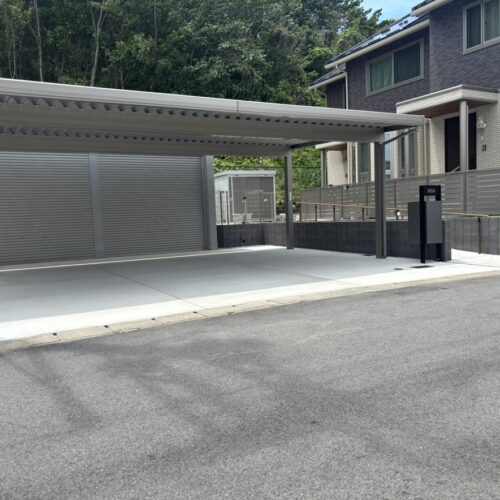 駐車場カーポート・ガレージのコンクリートの養生が完了となりました。お車を入れて頂いて大丈夫です。駐車場をご使用ください。ありがとうございました。
