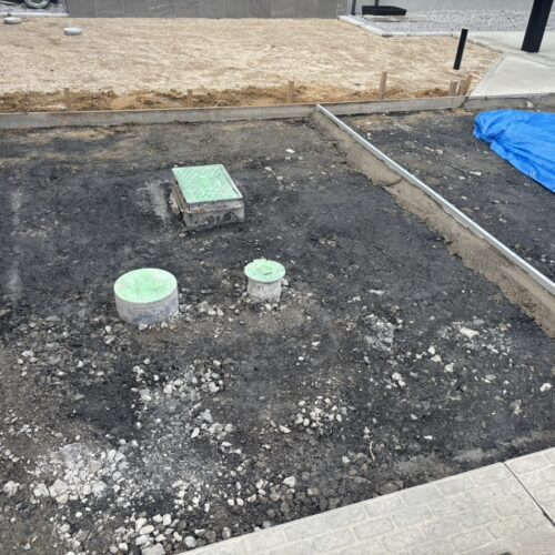 西側駐車場部分にエキスパンタイを設置しまして土間コンクリートの打設準備となります。