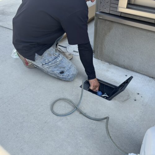 本日より工事着工となります。現在の散水栓を立水栓へとの交換作業となります。