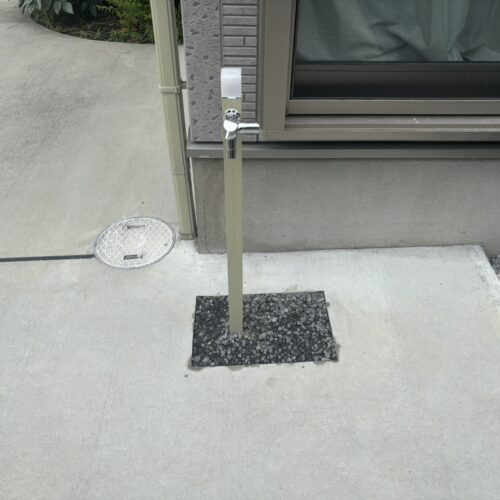 既存の散水栓を撤去して新設立水栓の設置作業完了となります。