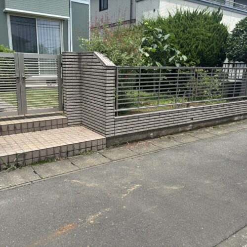 本日は工事着工前のご近隣へのご挨拶にお伺いをさせて頂きました。外構改修工事着工となります。