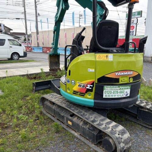 本日より工事着工となります。重機を回送して掘削作業開始です。