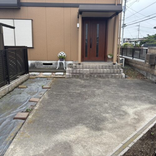 本日は工事着工前のご近隣へのご挨拶にお伺いをさせて頂きました。お待たせ致しました外構階段改修工事着工となります。