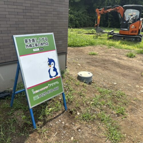 本日より工事作業着工となります。重機を回送して作業開始です。