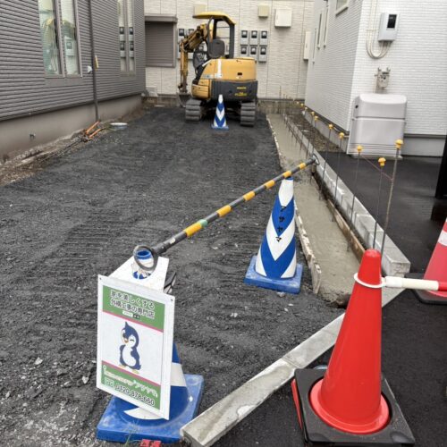 お庭の南側ブロック積み部分の配筋組み作業となります。