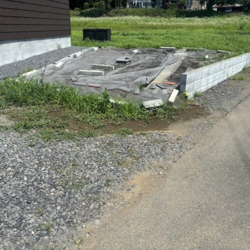 本日は工事着工前のご近隣へのご挨拶にお伺いをさせて頂きました。お待たせ致しました外構駐車場工事着工となります。