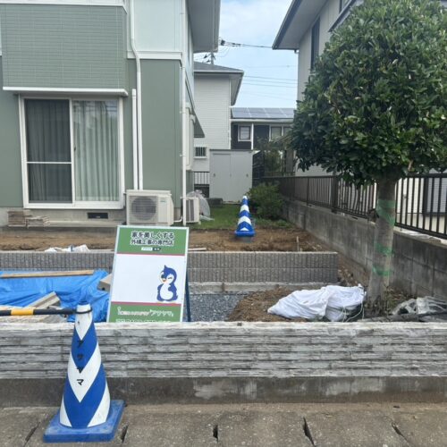 本日より工事着工となります。重機を回送して掘削作業開始です。