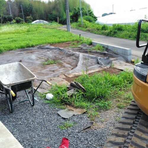 既存の植栽を移動致します。準備作業をして明日移植作業予定です。