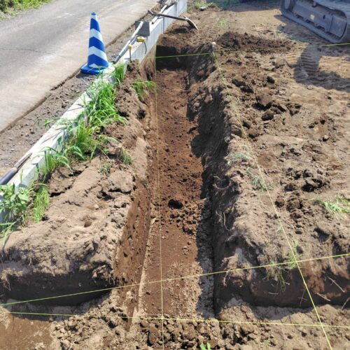 土止めブロック部分掘削作業となります。