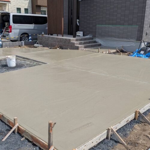 駐車場土間コンクリート打設です