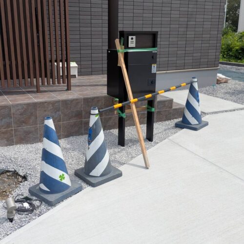 機能門柱の設置作業となります。