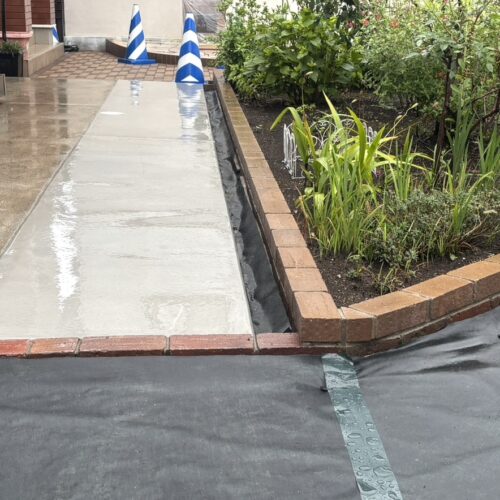 雨が強く降り出して参りました。工事作業はお休みとなります。