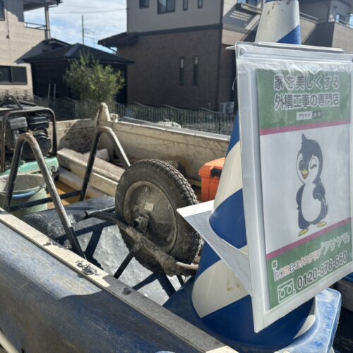 本日より工事着工となります。資材を荷下ろしをしてテラス工事作業開始です。