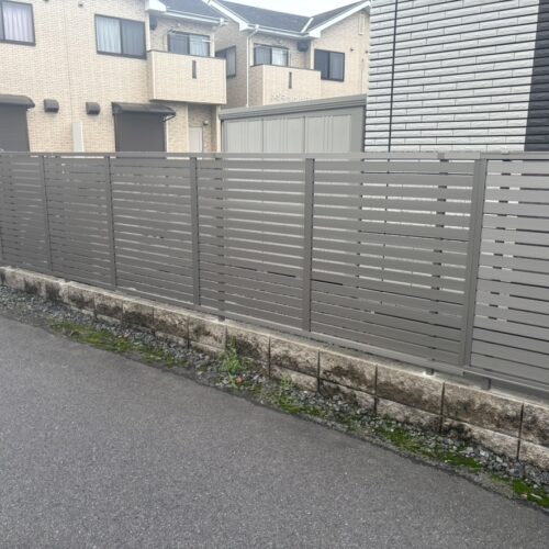 お客様へのご挨拶もさせて頂きましてフェンス改修工事完了となります。ありがとうございました。