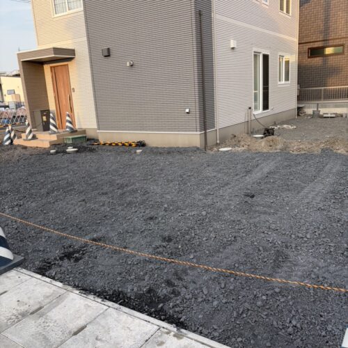 掘削および砕石入れ作業となります。