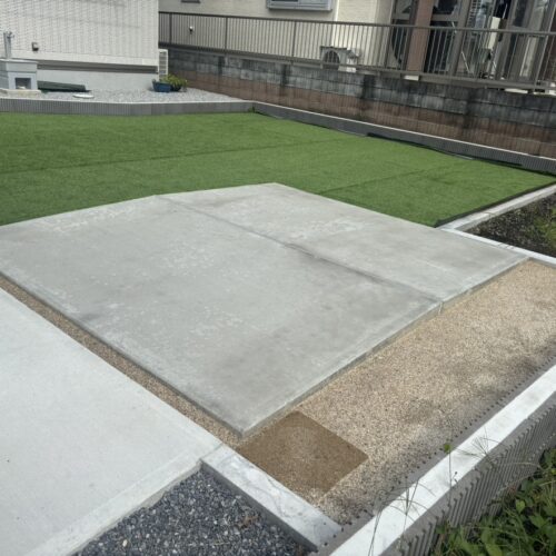 コンクリートの養生が完了となります。駐車場増設工事完了となります。