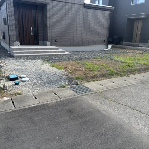 本日は工事着工前のご近隣へのご挨拶にお伺いをさせて頂きました。お待たせ致しました外構工事着工です。