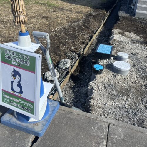 隣地境界側のブロック部分のベース型枠組み作業となります。