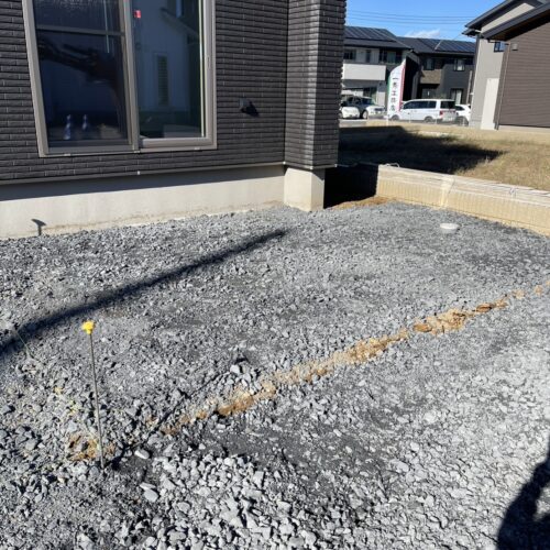 門袖ブロック部分のベース型枠組み作業となります。